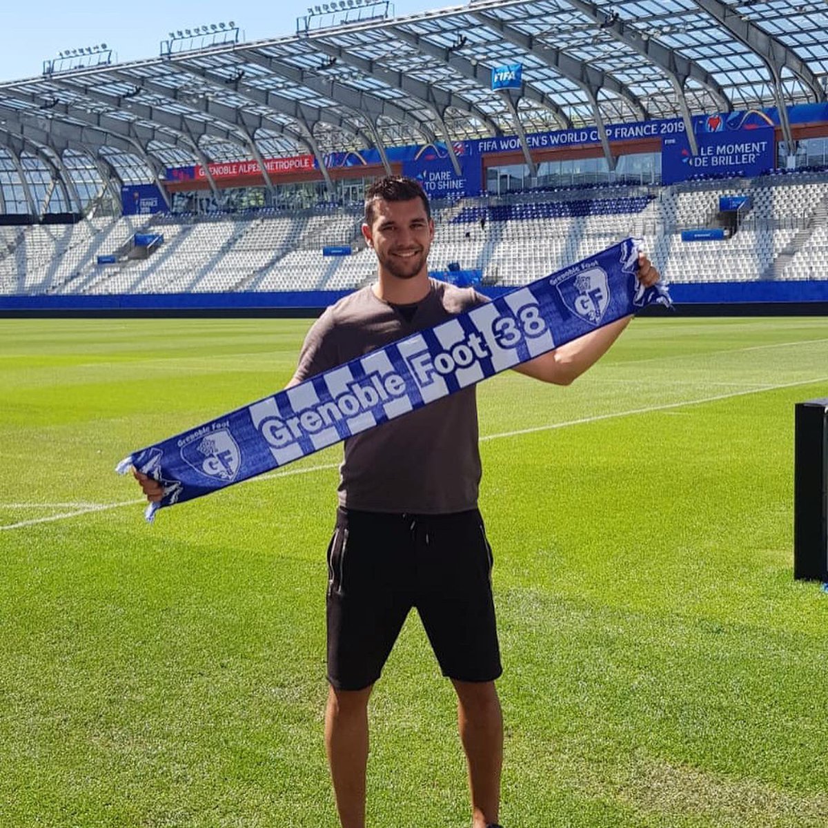 Adrien_Monfray's tweet photo. Très heureux de vous annoncer officiellement ma signature au @GF38_Officiel #Ensemblegagnonslessommets https://t.co/iu9oNUOzTe