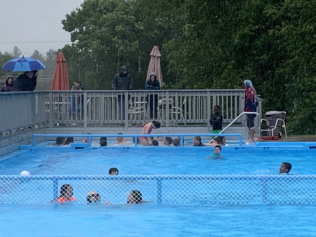 MrsLRaposa's tweet photo. Rain will not stop 5th graders from having a blast at Cedardale! https://t.co/hWQckvou1R