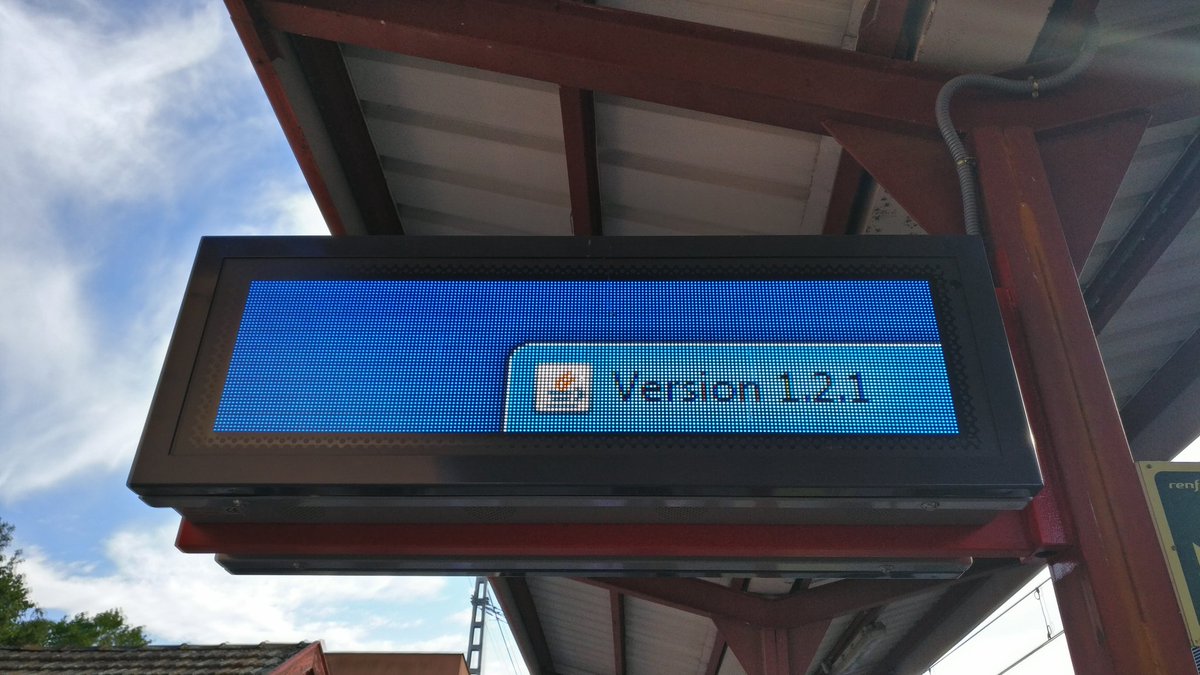 Dormidera's tweet photo. Ya sabía que os molaba lo retro usando ".bat", pero la version 1.2.1 de #Java es demasiado... 🤦‍♂️
@CercaniasMadrid #ACTUALIZACION https://t.co/e9dEVPEH6O