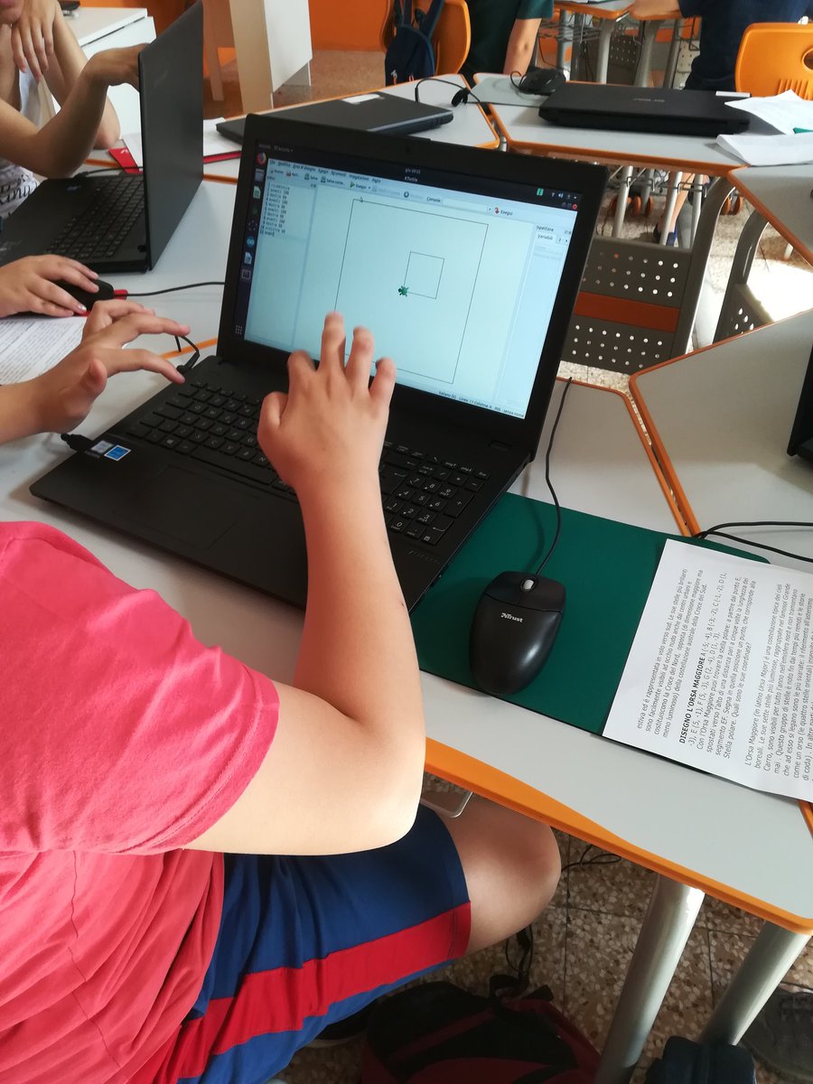 cavagna_giulia's tweet photo. Pon "Star coding" @IC_via_Dante, iniziamo a lavorare con #kturtle e il linguaggio logo. Grande entusiasmo! Grazie a @Gaia_Semino e @Mariag_Giove https://t.co/TzBPBwE5MC