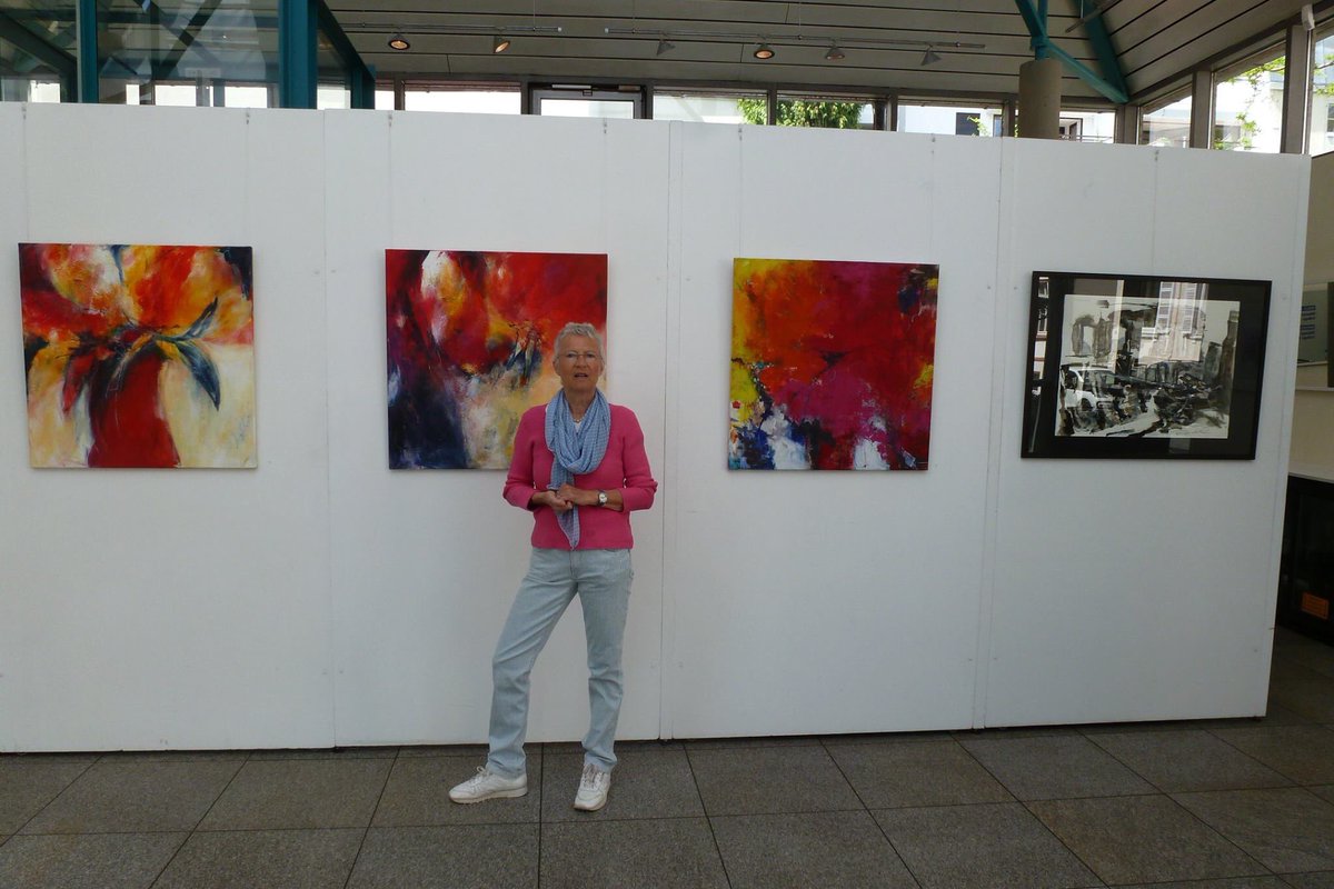 AxelHeaven's tweet photo. Heute vor genau 4 Jahren gab es eine top #Vernissage von der #Künstlerin #Johanna_Broecker in der #EnglischenKirche, @BadHomburgInfo. Einen Großteil der #Acrylbilder k��nnen nun auf Anfrage am #Kölner #Heumarkt bei @empulse_cologne besichtigt werden. https://t.co/QKzPloKqd4