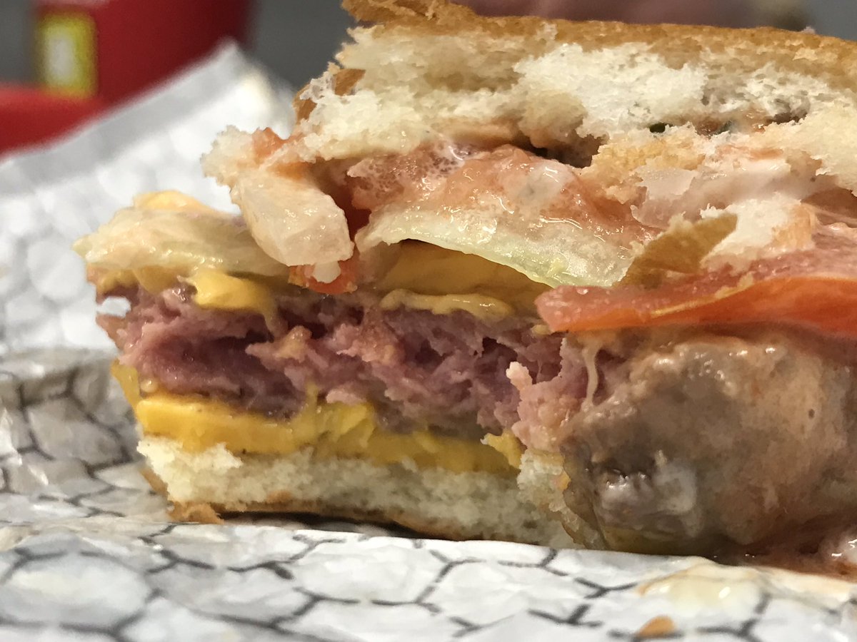 djdirtypanda's tweet photo. @Wendys this is so under done #gettingsick #gross https://t.co/2U80KuaJDn