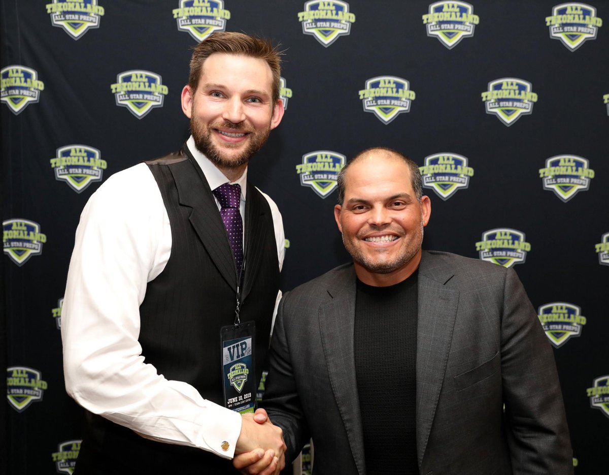 #AllTexomaland #Pudge Rodriguez helped honor area #athletes buff.ly/2WFgJ1F