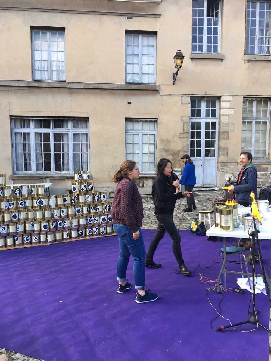 lnallain's tweet image. J’ai bien chamboulé les Gafas avec #DataDada et j’ai gagné un Samsung à clapet inoffensif de sa batterie #Futures2019