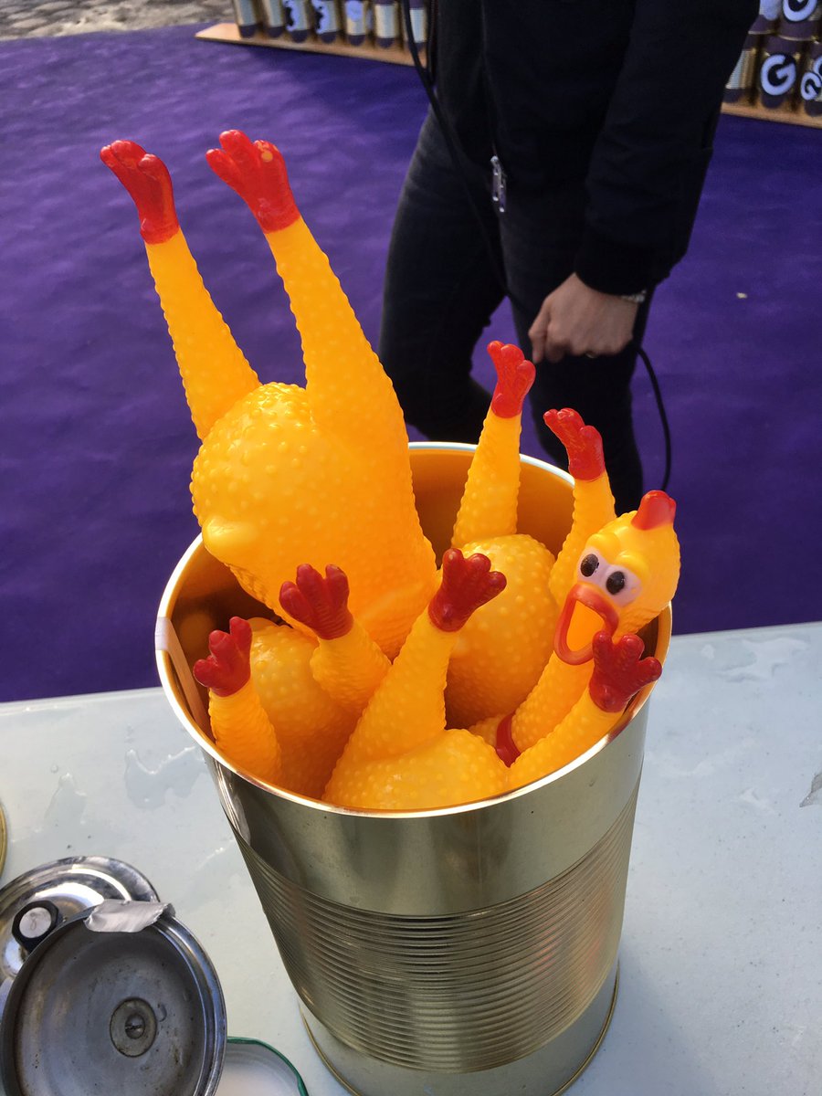 lnallain's tweet image. J’ai bien chamboulé les Gafas avec #DataDada et j’ai gagné un Samsung à clapet inoffensif de sa batterie #Futures2019