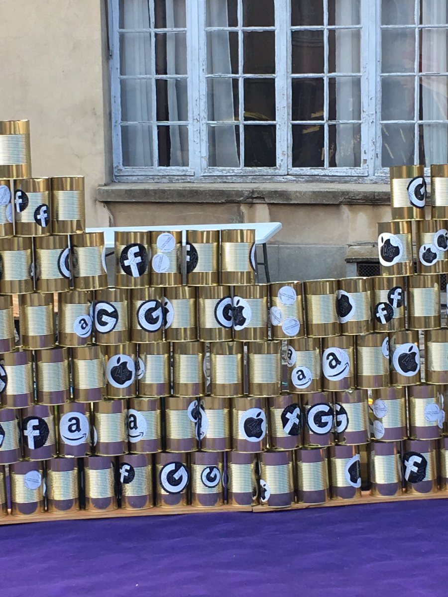 lnallain's tweet image. J’ai bien chamboulé les Gafas avec #DataDada et j’ai gagné un Samsung à clapet inoffensif de sa batterie #Futures2019