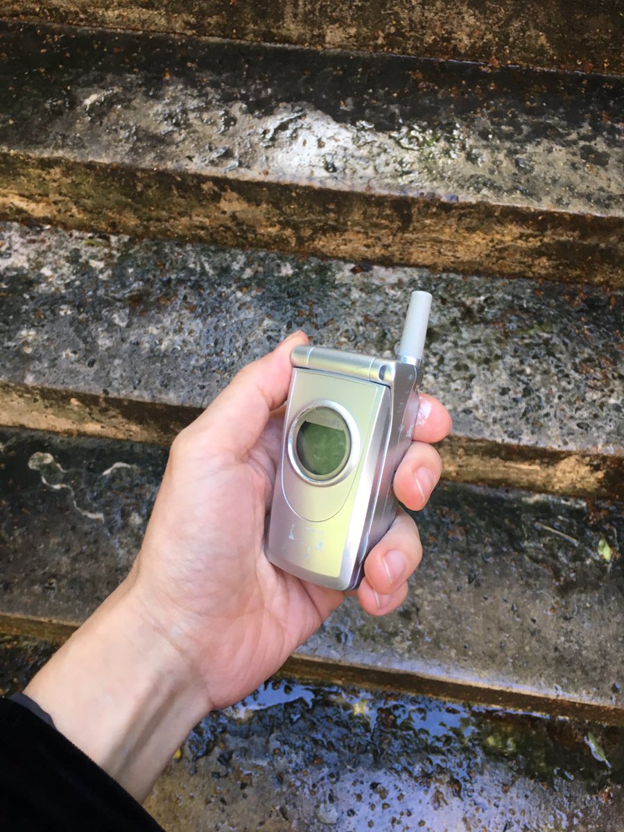 lnallain's tweet image. J’ai bien chamboulé les Gafas avec #DataDada et j’ai gagné un Samsung à clapet inoffensif de sa batterie #Futures2019