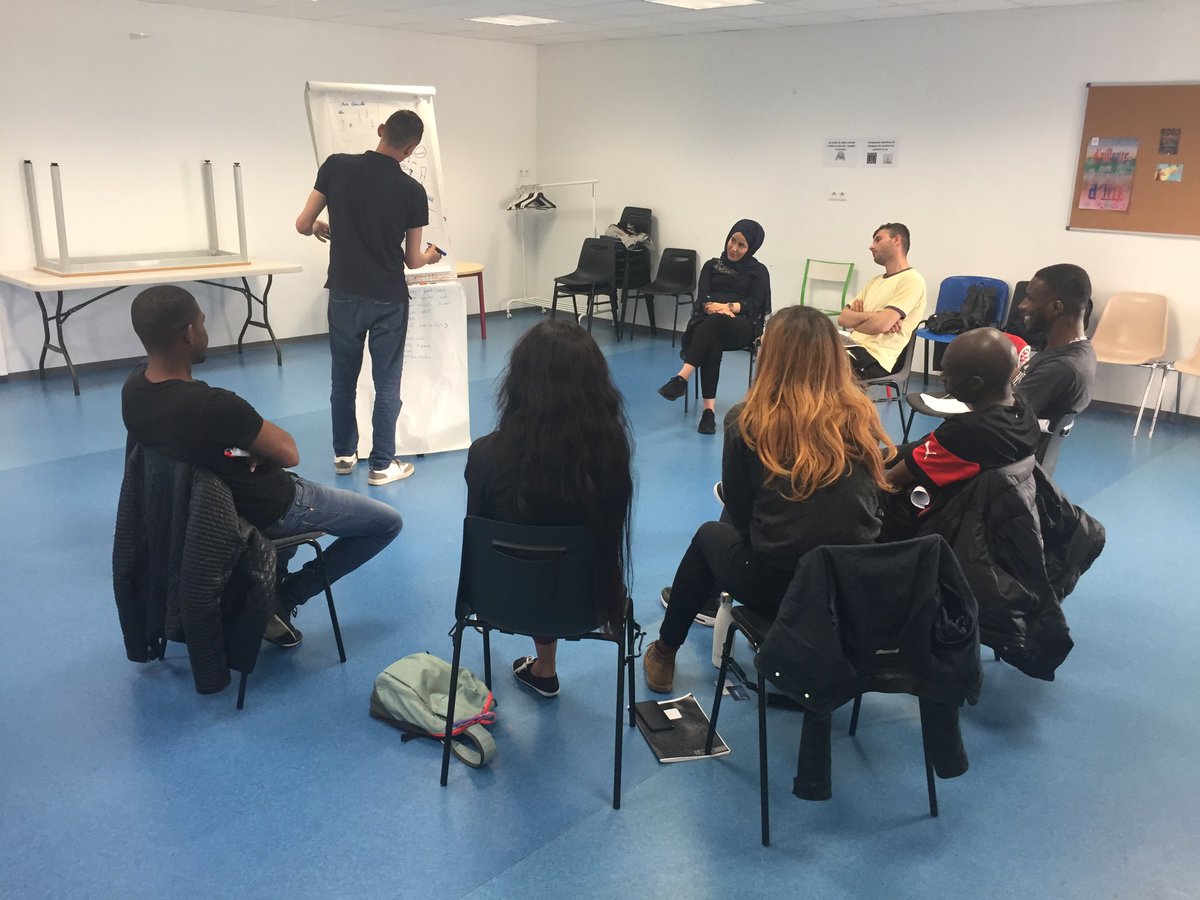 HowHouseAsso's tweet photo. Atelier écriture et vidéo participative avec la coopérative citoyenne à Ivry #How_House https://t.co/xKFluwQdnu