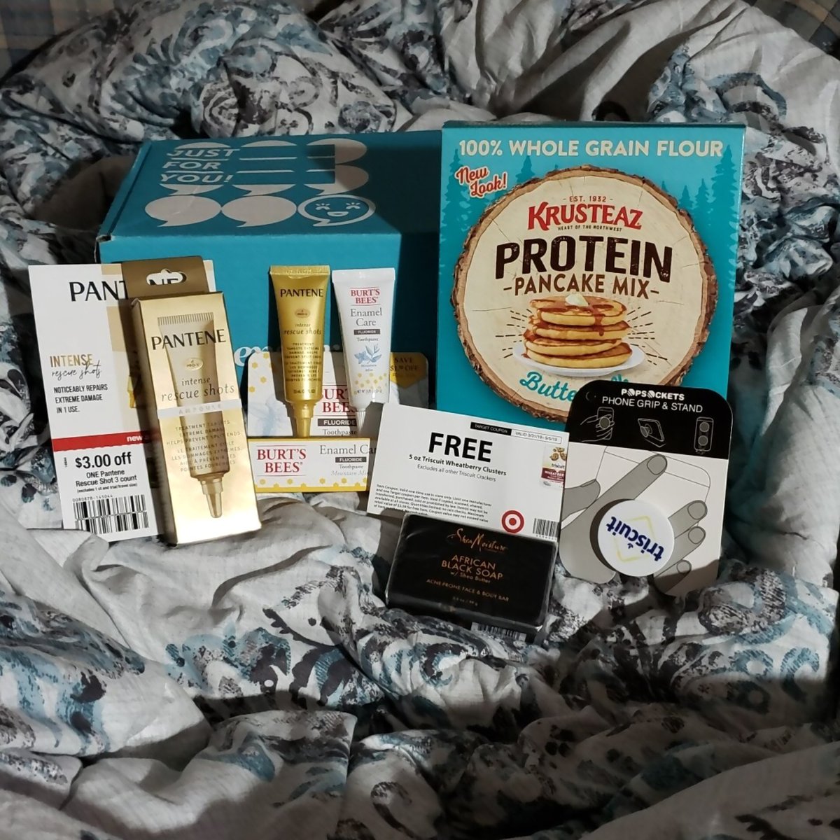 Sassarello's tweet photo. @Influenster #SpringEssentialsVoxBox #complimentary @Pantene #TargetBeautyRescueShot #AvailableAtTarget @BurtsBees #BurtsBeesToothpasteAtTarget @Krusteaz #FueledByKrusteaz @SheaMoisture #SheaRaisesTheBar #AfricanBlackSoap @Triscuit #WhatIsAWheatberry https://t.co/IHXQHyVlll