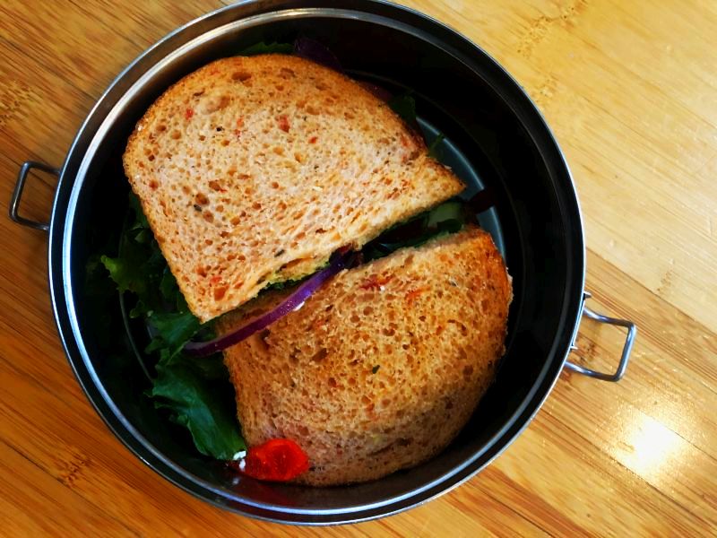 PlasticFreeTues's tweet photo. Cooking from scratch using bulk pantry staples and loose produce is a great way to reduce plastic in the kitchen, but trying to reduce waste doesn't have to mean saying no to takeout forever. Most restaurants and cafes are happy to fill your reusable container. 🍴 #BYOcontainer https://t.co/34vlOhuLRw