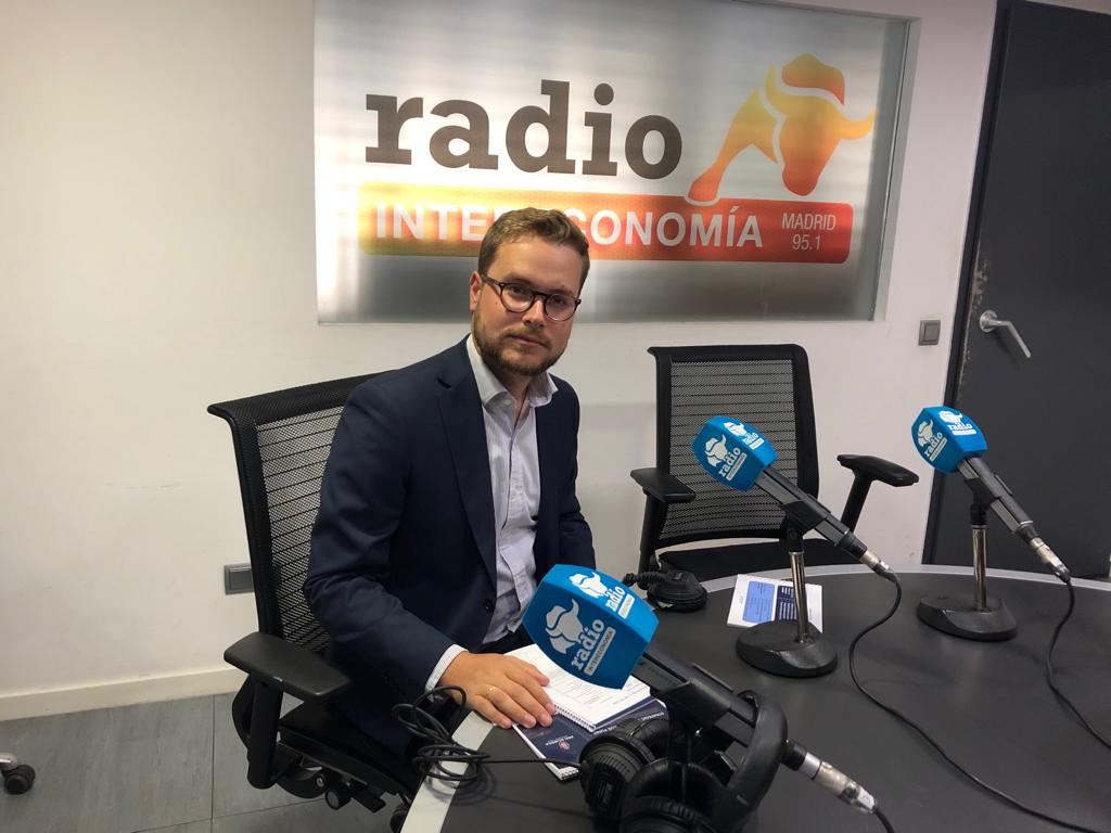 Feelcapital's tweet photo. "Animo a los oyentes a que busquen y encuentren buenas #oportunidades porque las hay. Que pregunten a un #asesor. Tener un gestor dedicado a encontrar compañías de calidad es muy interesante", Javier Cavestany (@CapitalStrat) #CuestiónDeFondo https://t.co/HUCuqxjsms