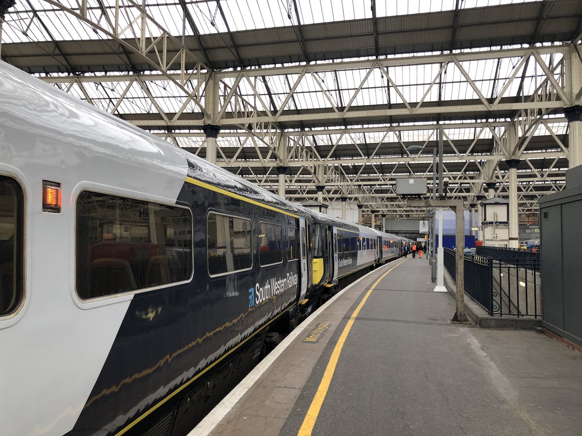 C18S24's tweet image. @SW_Help 2410 &amp;amp; 2420 working 9B85 to Poole #wessexelectric #class442 #southwesternrailway