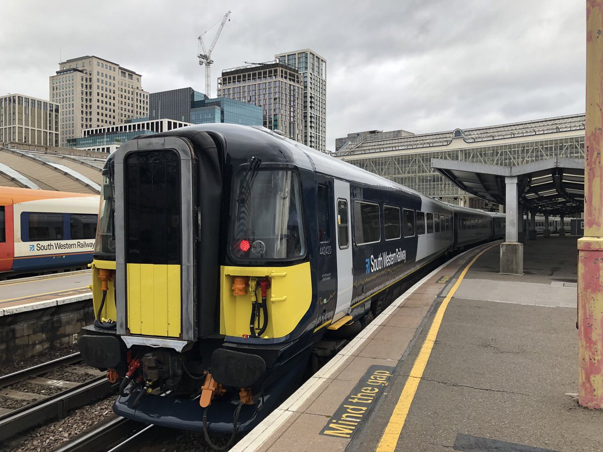 C18S24's tweet image. @SW_Help 2410 &amp;amp; 2420 working 9B85 to Poole #wessexelectric #class442 #southwesternrailway