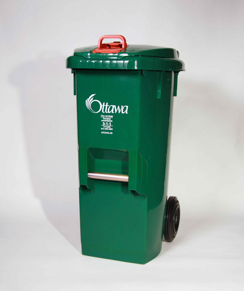 As of July 2, you can use plastic or paper bags to dispose of organics in the green bin. Great idea: reuse milk or bread bags! You can also keep using paper bags. bit.ly/2WzCs6s