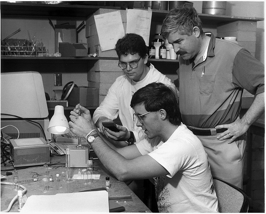 CoeCollege's tweet photo. Physics professor Dr. Steve Feller teaching students during a lab in 1993. Our internationally recognized Physics Department provides comprehensive and balanced training to prepare students for graduate work, industry professions or teaching careers. #LearnLikeAKohawk #TBT https://t.co/TOAB1Pxmq2