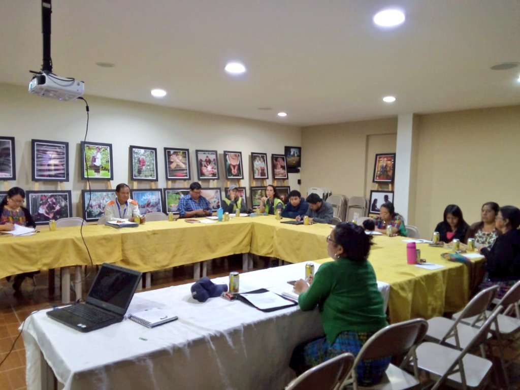 SESAN_Solola's tweet photo. En reunión de Mesa Técnica Municipal de la #Comusan de Santa Maria Visitación se da seguimiento al Proyecto de gallinas ponedoras que se ejecuta con madres de niños en riesgo nutricional con apoyo de la Municipalidad y técnico del MAGA, Good Neighbors, en el marco de la #ENPDC https://t.co/0yiAYWhuO2