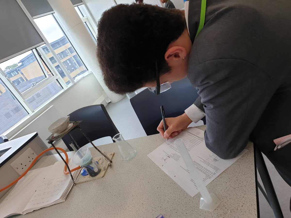 mshughes5's tweet image. YR9 making copper sulphate #requiredpractical #scienceteacher  @ArkPutney :):)