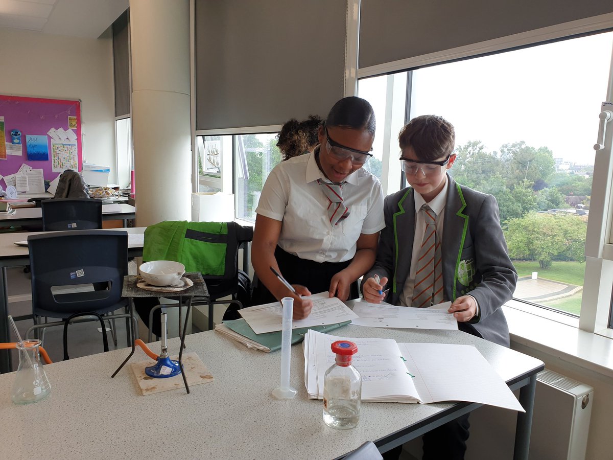 mshughes5's tweet image. YR9 making copper sulphate #requiredpractical #scienceteacher  @ArkPutney :):)