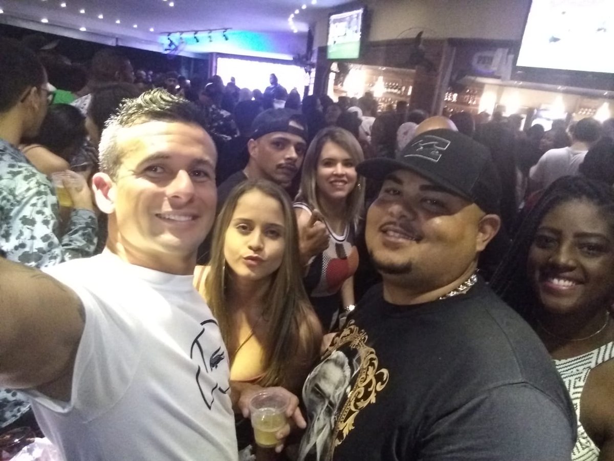 GabrielDoAk1's tweet photo. Dia dos namorados+amigos+cerveja gelada+vitória do mengão= uma quarta feira perfeita 🙏
#Payol https://t.co/MSgDahuc3x