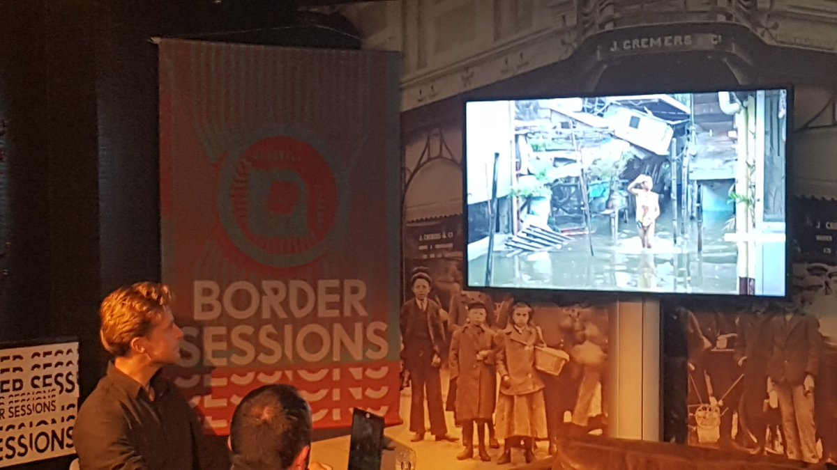 DaalWarriesArch's tweet photo. Pieter Ham researcher is giving presentation about floating houses at the Philipines. #bordersessions #070 https://t.co/rTkf3umzoQ