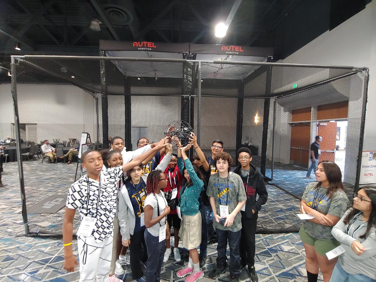 HollandHISD's tweet photo. Our incoming sixth grade students having a blast at the Energy Drone &amp;
&amp; Robotics Summit! #PawsUp https://t.co/yAnZm4jqQa