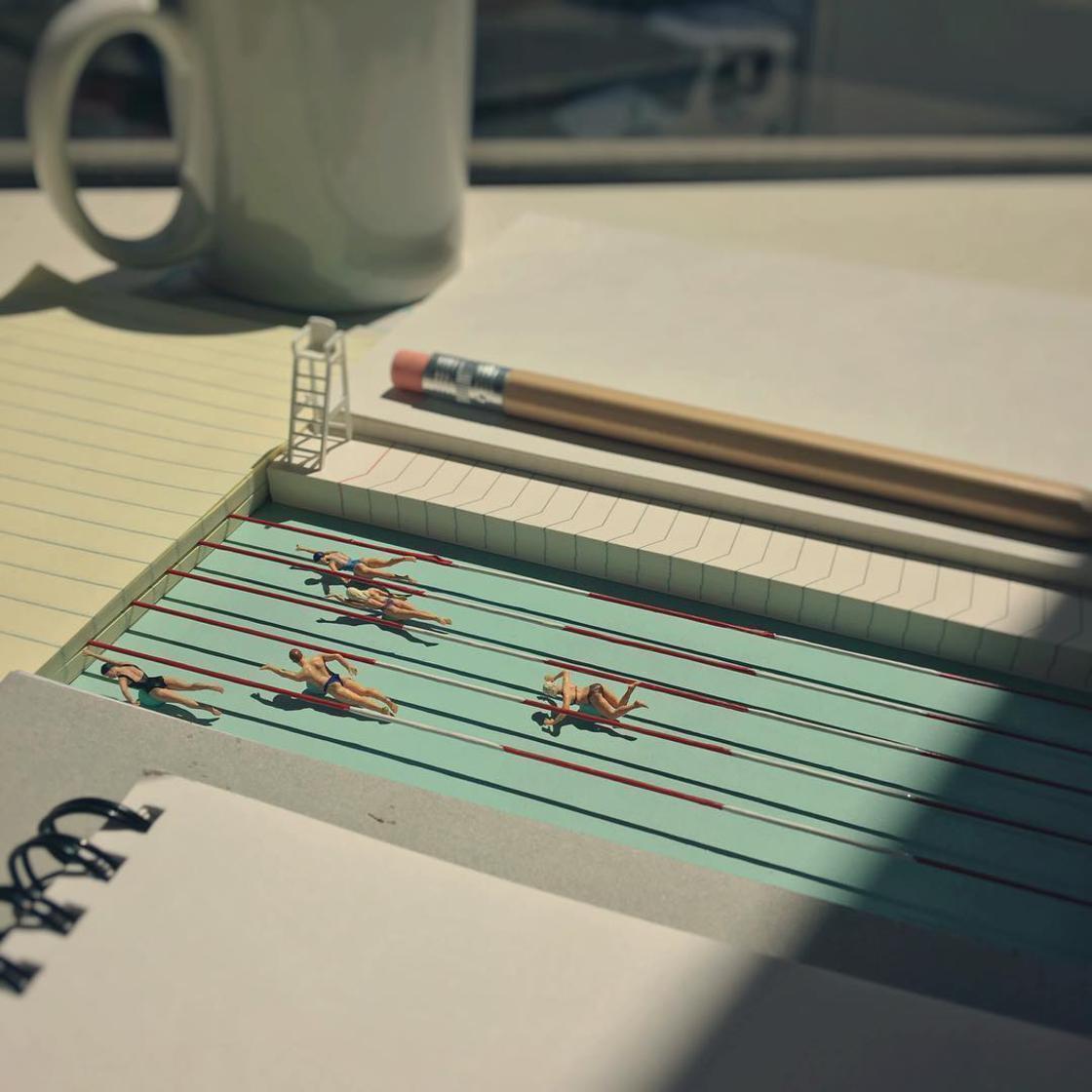 Zupi's tweet photo. Quando #DerrickLin fica entediado no trabalho, ele utiliza dos materiais que encontra em seu escritório para criar cenas em miniatura super divertidas!
Veja mais: https://t.co/27Z7qVRyNJ
#zupi #tinyart #creative #design #art #cool https://t.co/wvayqxIU4g