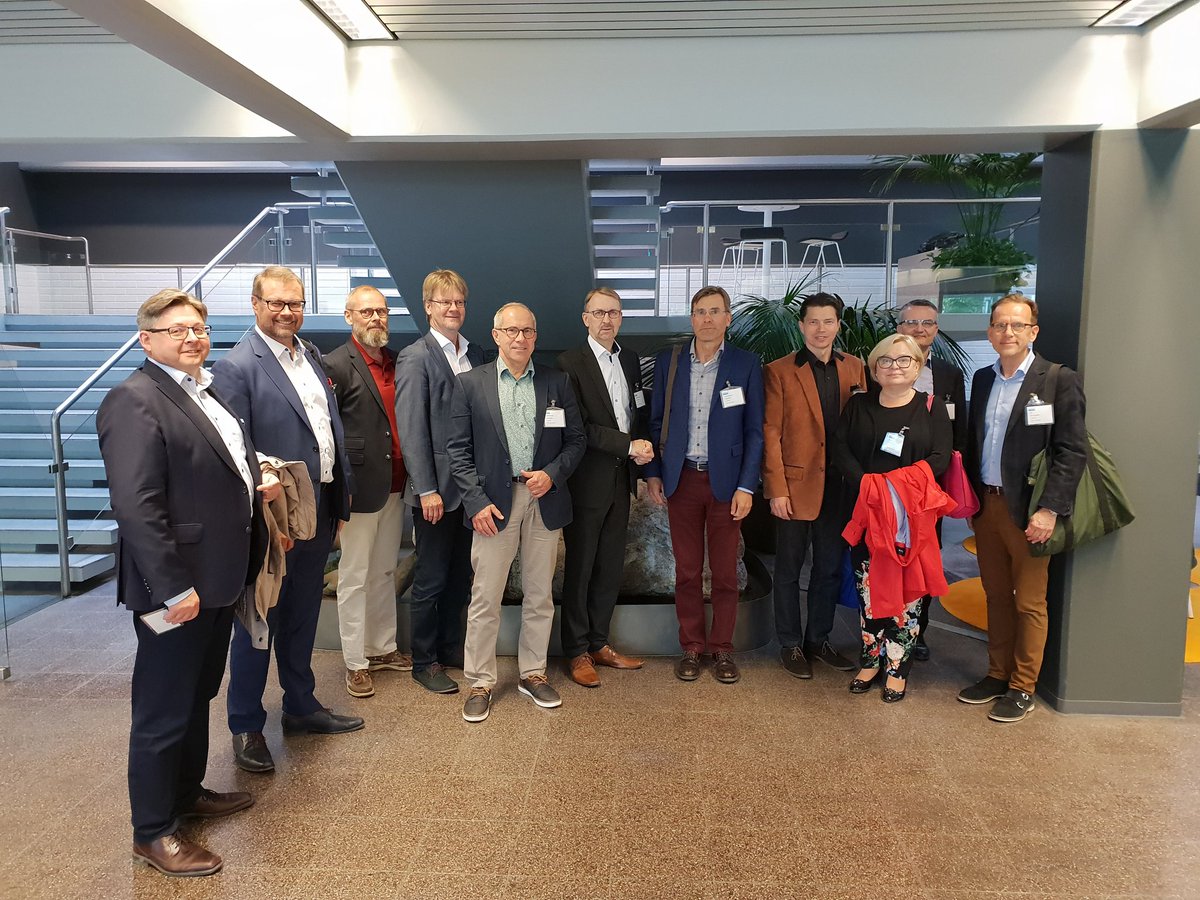 Tänään Sandvikin tehtaalla Tampereella. Asiakaskohtaisesti räätälöityjä tuotteita vahvan kehitystyön tuloksena. Eläkesäätiöyhdistyksen hallitukselle kerrottiin myös, että Sandvikin oman eläkesäätiön kautta säästöt työvoimakuluissa ovat merkittävät.