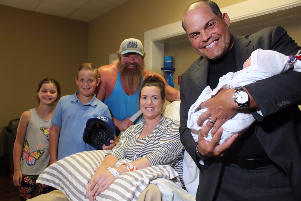 Pudge_Rodriguez's tweet image. Thankful for being able to visit some patients at Texoma Medical Center and Mansfield Methodist Medical Center this week! We all have to be grateful with God for what we have and our health 🙏 #texomamedicalcenter #MansfieldMethodistMedicalCenter
#alltexomaland #allelliscounty