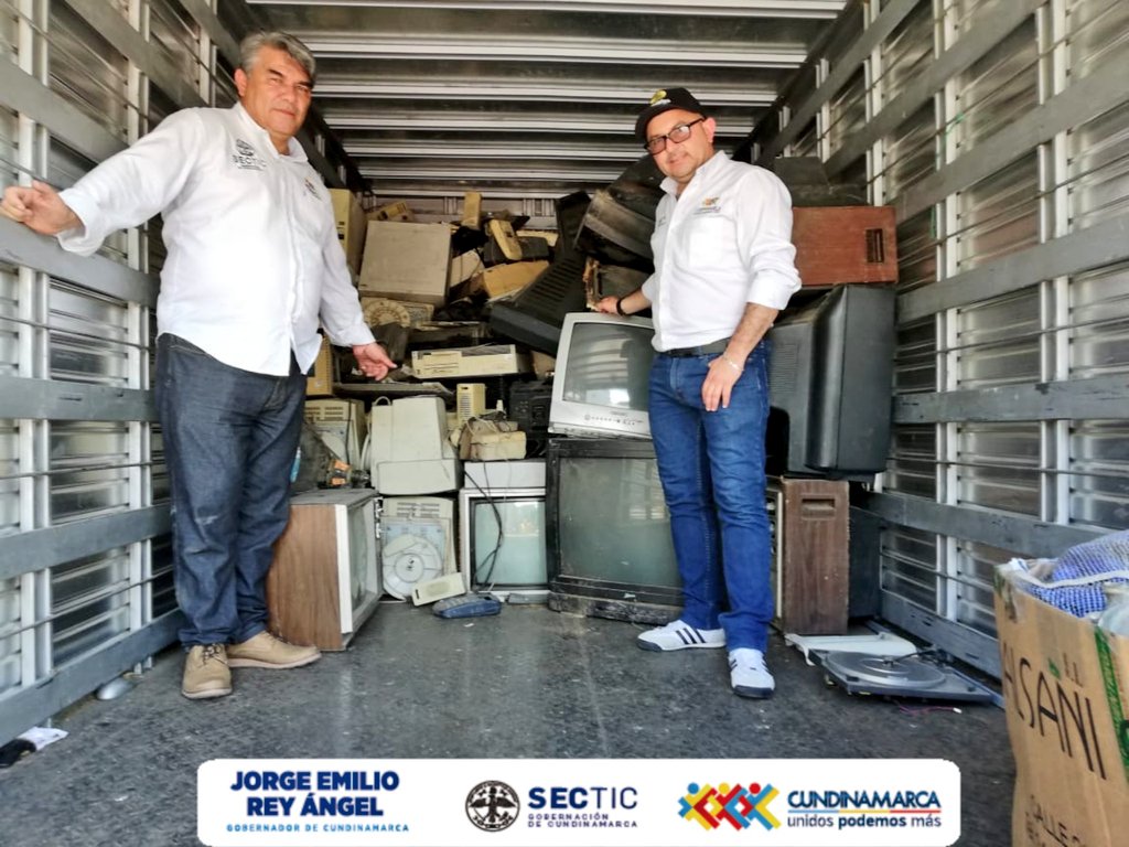 CundiDigital's tweet photo. En el marco del Día Mundial Del Medio Ambiente, la @CundinamarcaGob a través de la @SecTICundi , en trabajo conjunto con la @CAR_Cundi y varios municipios, llevaron a cabo la #GranReciclatónCundinamarca2019 de Residuos de Aparatos Eléctricos Y Electrónicos #RAEE. https://t.co/Nz4XIlcZim