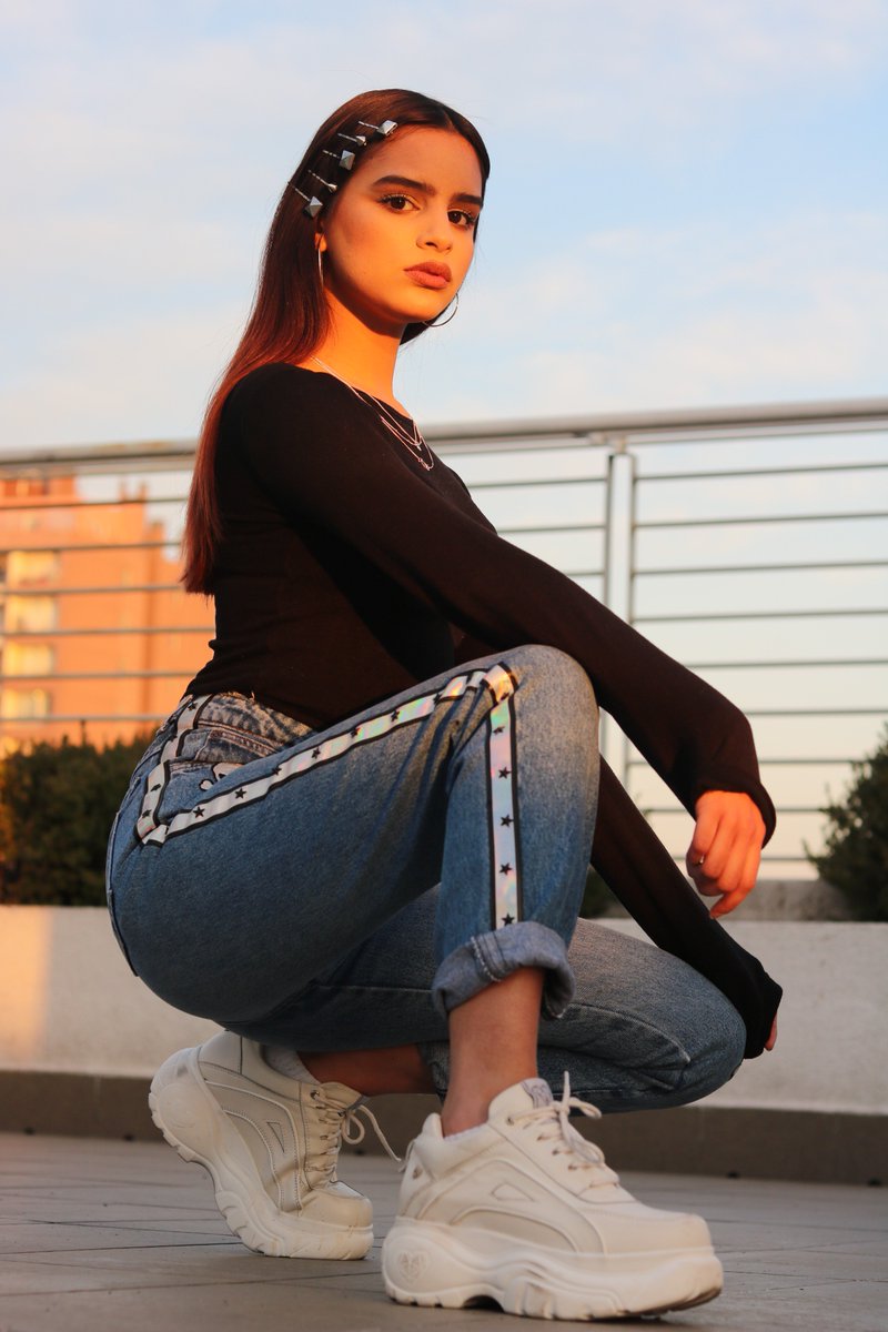 TrixisDesigns's tweet photo. Esta pose esta inspirada en el video de @rosaliavt y @JBALVIN #ConAltura Que opinan? 😆 #Denim #Moda #Custom #SantiagoChile https://t.co/xdulYRfC2Z