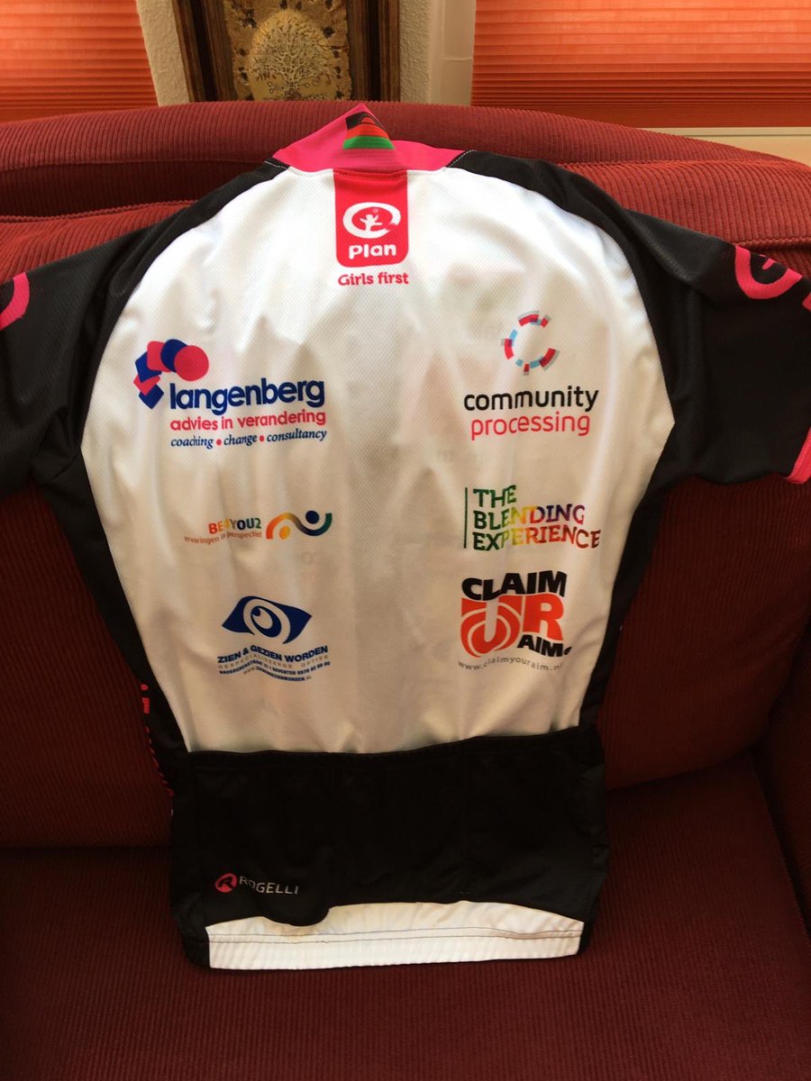 We zijn trots dat ons logo staat te shinen op het shirt van <a href="/SantbergenSjak/">JacquelineSantbergen</a> ! Zij fietst mede namens ons tegen kinderhuwelijken in Malawi! Zet hem op!