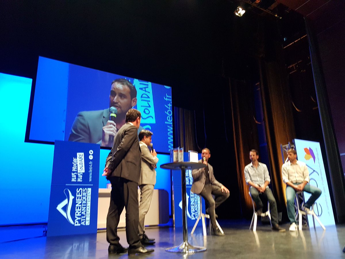 LaRepDpyrenees's tweet photo. #epy2019 Le gagnant dans la catégorie «Territoire, e-éducation, citoyenneté et inclusion numérique» (parrainée par le conseil départemental des Pyrénées-Atlantiques @departement64 représenté par Nicolas Patriarche) est Prof en poche @ProfenPoche représentée par Vincent Escudé https://t.co/VrYLpDinKn