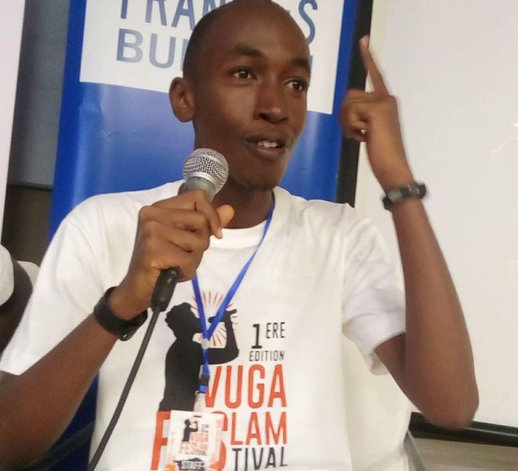 BurundiNet1's tweet photo. #Burundi Le collectif des slameurs JEWE SLAM organise du 03 au 06 juillet 2019 à @MairieBuja  la 1ère édition du festival de #slam  " Festival Vuga". Il est est organisé dans le but de promouvoir le Slam qui est un art oratoire. https://t.co/yig0sWaWbo