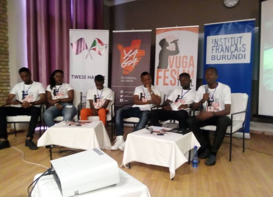 BurundiNet1's tweet photo. #Burundi Le collectif des slameurs JEWE SLAM organise du 03 au 06 juillet 2019 à @MairieBuja  la 1ère édition du festival de #slam  " Festival Vuga". Il est est organisé dans le but de promouvoir le Slam qui est un art oratoire. https://t.co/yig0sWaWbo