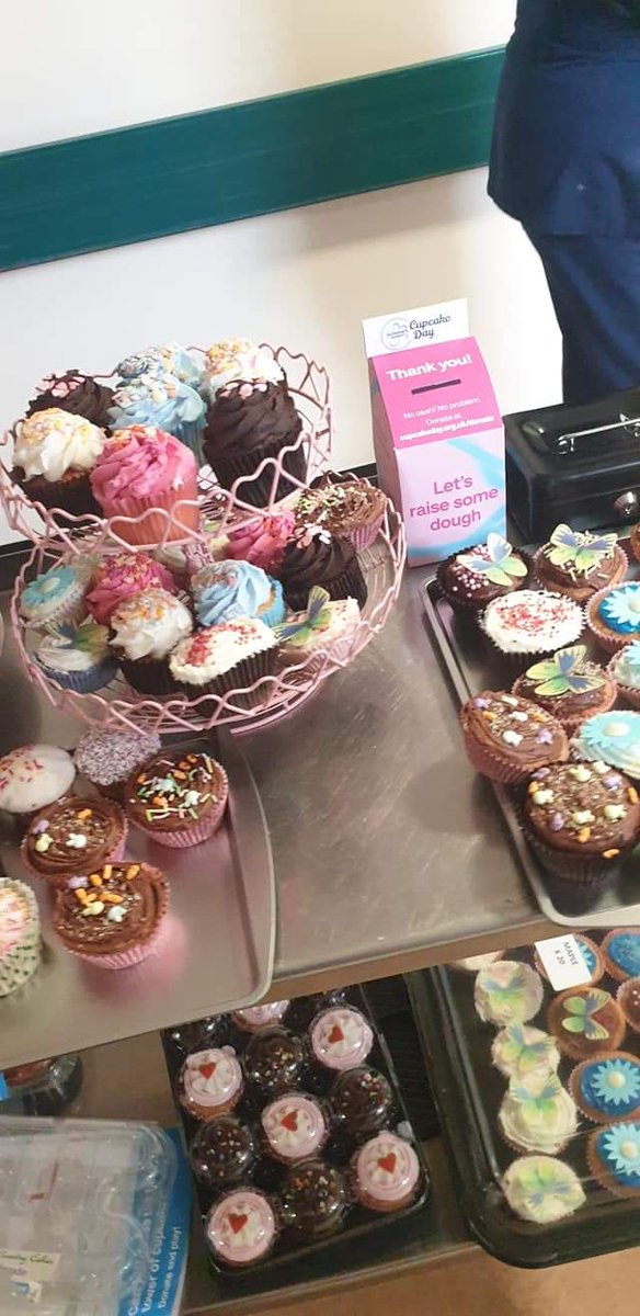 Paulineb1982's tweet photo. #cupcakeday2019 #mapleward @SheilaH78888923 @nigelparkhouse1 @vanessa_GMMH @alzheimerssoc @meekymoo40 https://t.co/B5QfPn58Et