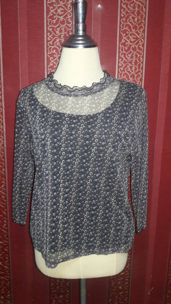 weenawan05's tweet image. เสื้อชีฟองคอกลมแต่งระบาย แขนครึ่งศอก ลวดลายทั้งตัว รหัส C22
อก 19 นิ้ว 
ยาว  21 นิ้ว
แขน 17  นิ้ว
ราคา 100 บาท
IDLine : @maengposhop
Website ; maengposhop.com
Fb : facebook.com/maengposhop
#เสื้อผ้ามือ2#เสื้อผ้ามือสอง#เสื้อผ้ามือสองราคาถูก#เสื้อผ้ามือสองสภาพดี