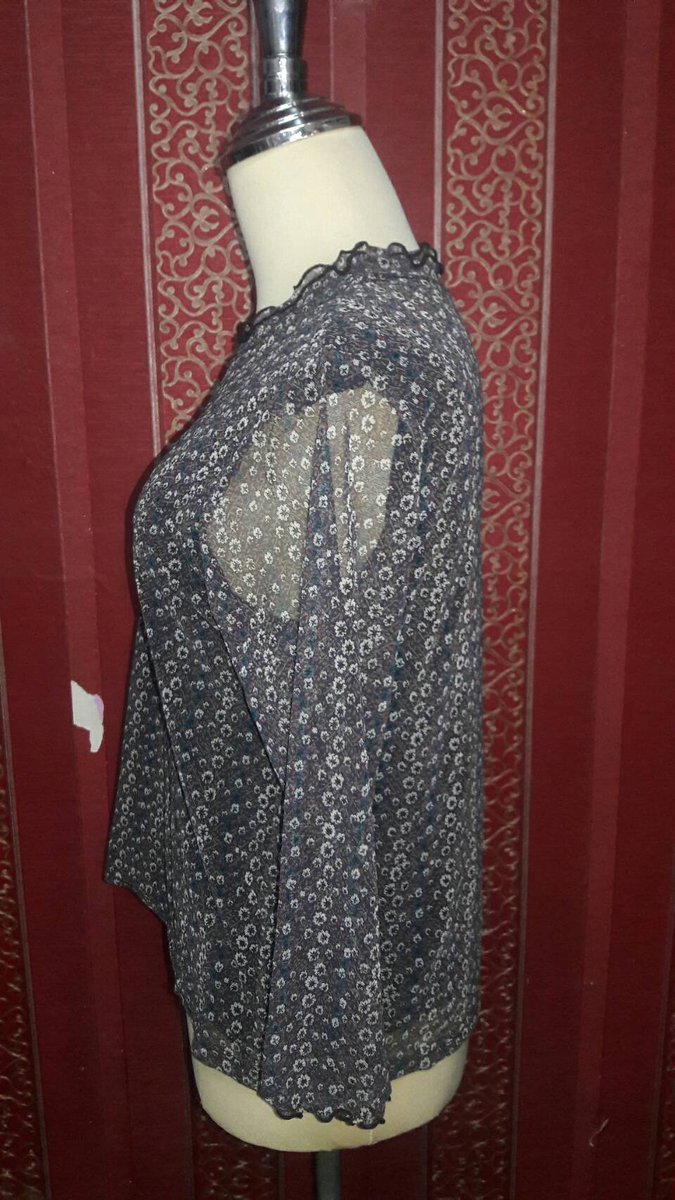 weenawan05's tweet image. เสื้อชีฟองคอกลมแต่งระบาย แขนครึ่งศอก ลวดลายทั้งตัว รหัส C22
อก 19 นิ้ว 
ยาว  21 นิ้ว
แขน 17  นิ้ว
ราคา 100 บาท
IDLine : @maengposhop
Website ; maengposhop.com
Fb : facebook.com/maengposhop
#เสื้อผ้ามือ2#เสื้อผ้ามือสอง#เสื้อผ้ามือสองราคาถูก#เสื้อผ้ามือสองสภาพดี