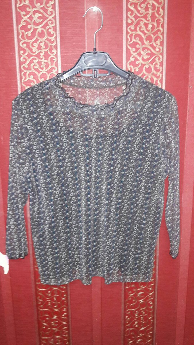 weenawan05's tweet image. เสื้อชีฟองคอกลมแต่งระบาย แขนครึ่งศอก ลวดลายทั้งตัว รหัส C22
อก 19 นิ้ว 
ยาว  21 นิ้ว
แขน 17  นิ้ว
ราคา 100 บาท
IDLine : @maengposhop
Website ; maengposhop.com
Fb : facebook.com/maengposhop
#เสื้อผ้ามือ2#เสื้อผ้ามือสอง#เสื้อผ้ามือสองราคาถูก#เสื้อผ้ามือสองสภาพดี