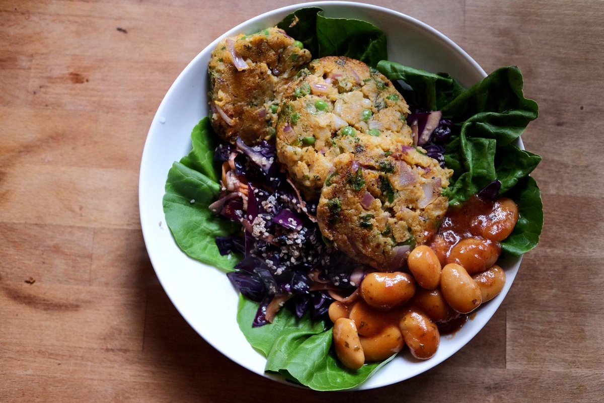 rajivshah's tweet image. Dinner: made more patties—I had mixture left from yesterday. Served slightly differently with the red cabbage/carrot salad and had it with giant Greek butter beans. I’ve managed to make 6 patties from ½ a small cauliflower, small sweet potato, 1/2 onion, bit of broccoli &amp;amp; peas 😋