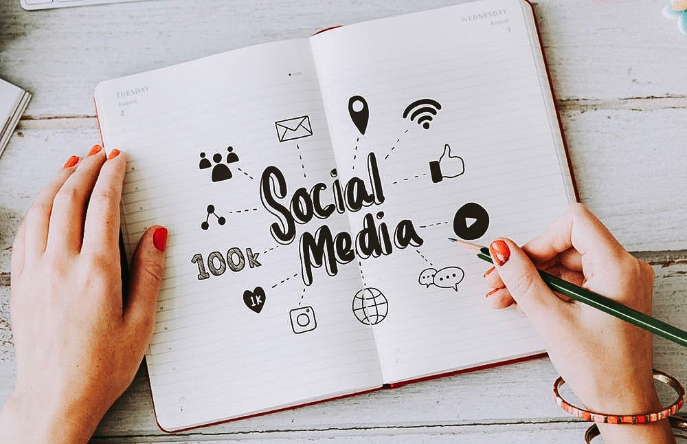 HylandConsult's tweet image. #Instagram Algorithm Tips for 2019
.
First things first, it is PREDICTIVE: 
It shows you what you like/engage with the most, It is based on the relationships that you have and the consistency of your posts MATTER!
#igalgorithm #algorithmtips #predictive #engagement