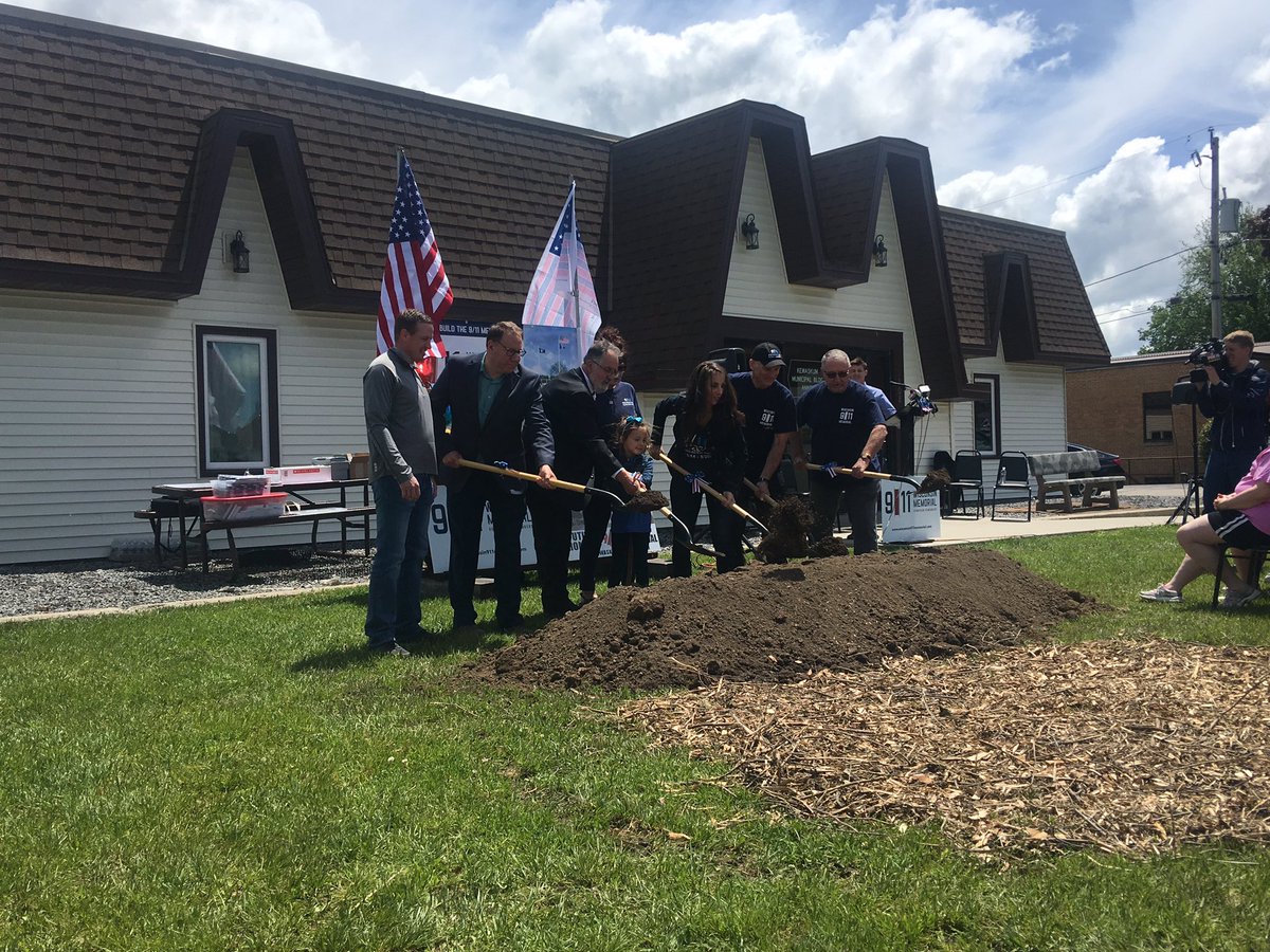 ashreichert27's tweet photo. What an amazing groundbreaking ceremony at the @Wisconsin_911 Memorial located in Kewaskum, Wisconsin. 🇺🇸 https://t.co/voVylbvQs4