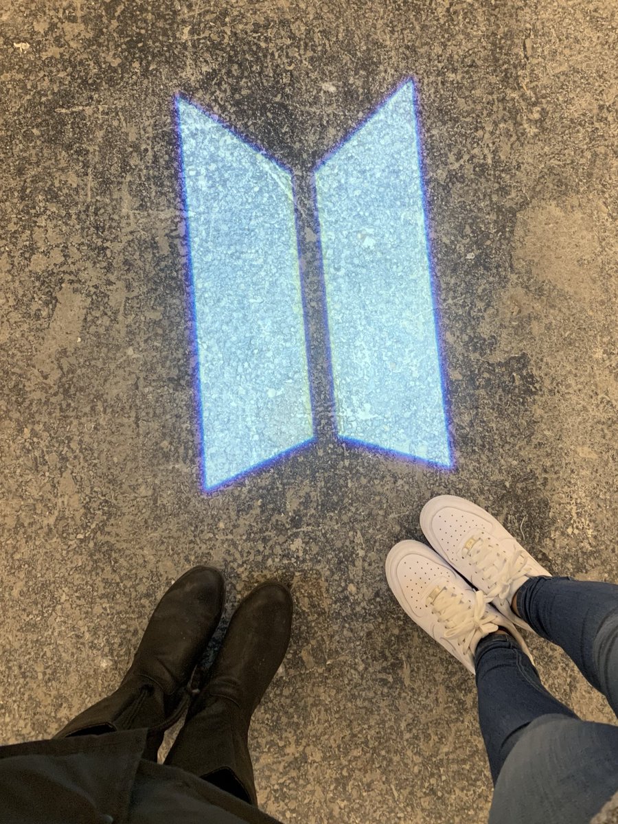 omfghoseok's tweet image. got to attend the serendipity exhibition with @AlexisBiancax on bts’s birthday,,  was so much fun, and an emotional rollercoaster ride . grateful for the boys, grateful for the friendships. 💜 #6YearsAndForeverWithBTS #BTSBK