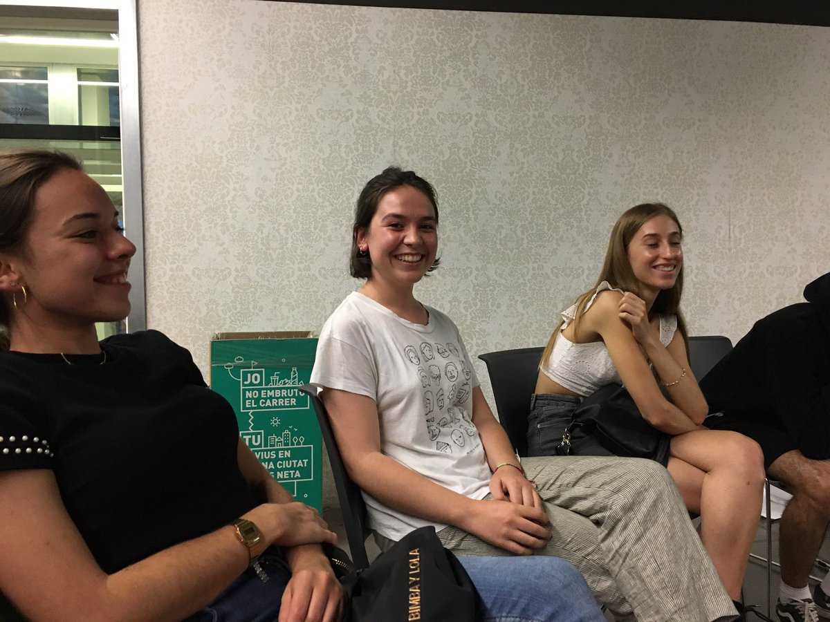 "Nosaltres els/les dissenyadors/res també som gent d'alguna comunitat. per tant som part de les solucions" @shinyshadowss