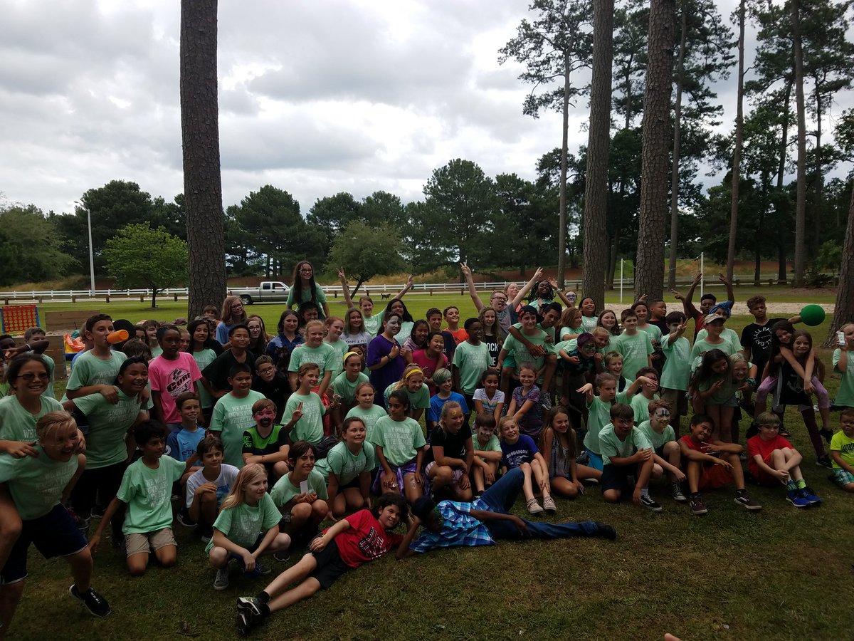 RitaJones03's tweet photo. 5th grade picnic! Congratulations on finishing elementary school! @TESSeagulls @cziggy1 @JoshRingling @SarahPayneNBCT https://t.co/zvN5AEmvaw