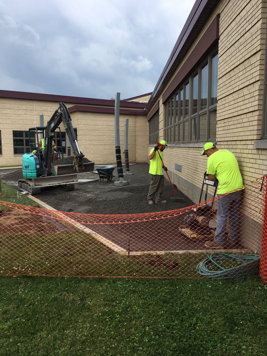 Good progress on the garden!  #plumlearns <a href="/CenterGrows4/">Center Grows</a> <a href="/growpittsburgh/">Grow Pittsburgh</a> We are excited to learn and grow!