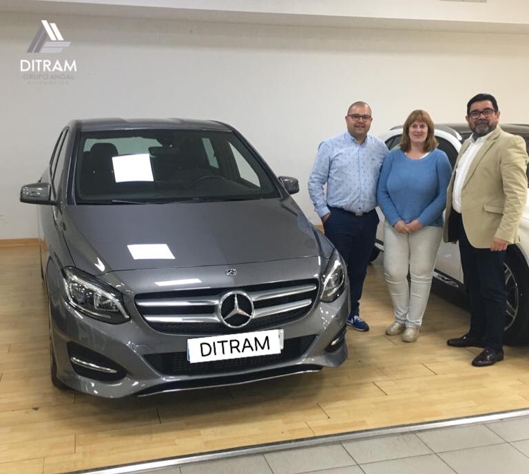 GrupoDitram's tweet photo. ENTREGA 🚗🔑
Nuestro compañero👨🏻💼Mario Oliveros asesor comercial hizo entrega a Cesar y Mónica de este maravilloso @MBenzEspana #B200d con el que van a disfrutar enormemente por las 🛣 de Ribadeo 😍
Gran elección pareja 🚘👌☺️ https://t.co/ZOsYanhIpU