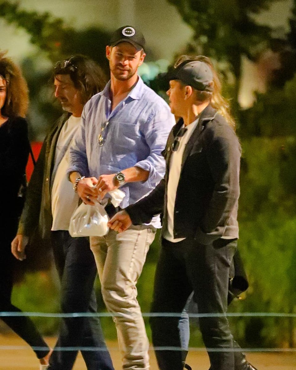 CHRIS HEMSWORTH fan tweet media