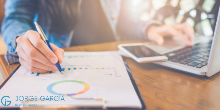 GarJorgeCia's tweet photo. #JGBusinessCoach | ✍🏼El verdadero #Supermanager está obligado a renovarse y evolucionar ante las nuevas circunstancias. Debe sumar a las habilidades que ya domina otras para salir airoso de los #retos del nuevo escenario. 

https://t.co/QMYNrARKbC https://t.co/V4rjSq1kCm