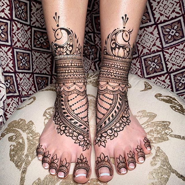 bellahenna_'s tweet photo. pretty in peacocks 💕🦚 💕  #hennafeet #betterthanshoes https://t.co/Fk4t7fCNLT https://t.co/YrU9DQcLnS