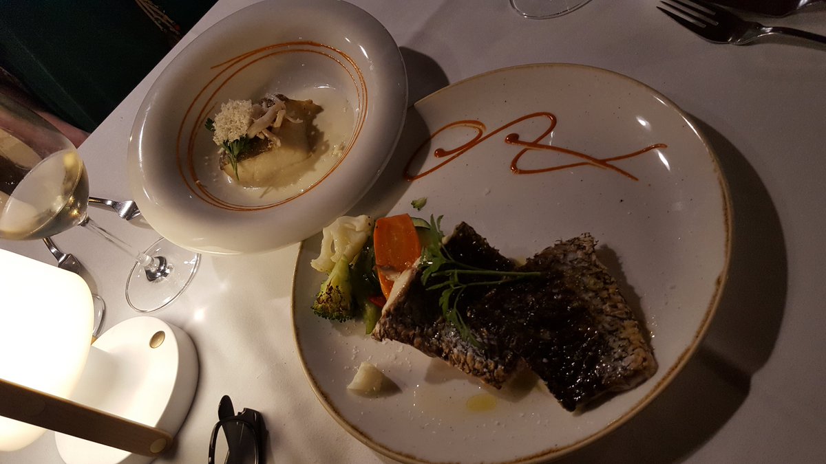culliemeisjes's tweet photo. @culliemeisjes op reis.. dinner near the ocean

#aduana #valencia #travel #lovemylife #dinnerfortwo #marina #seaview #restaurant https://t.co/Mfi9EGNY9x